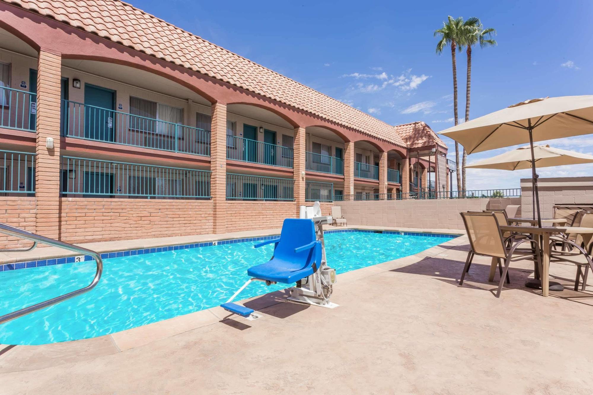 Travelodge By Wyndham Mesa Exterior foto